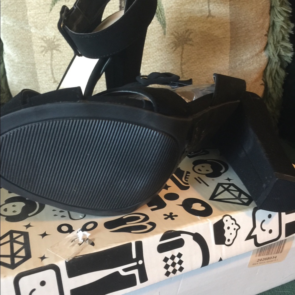 🎃Black Heels🎃 - Picture 2 of 3